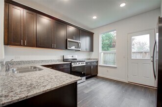 10123 Clearwick St in Houston, TX - Building Photo - Building Photo