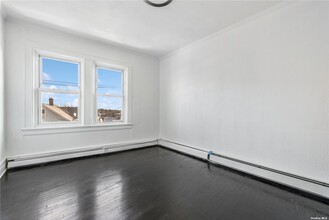 128 Deer Pk Ave in Babylon, NY - Building Photo - Building Photo