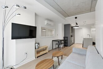 360 Rue Mayor in Montréal, QC - Building Photo - Building Photo