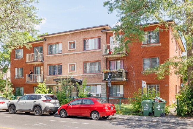 11955 Grenet Rue in Montréal, QC - Building Photo - Building Photo