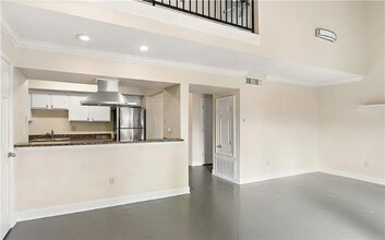 351 Jackson Ave in Mandeville, LA - Foto de edificio - Building Photo