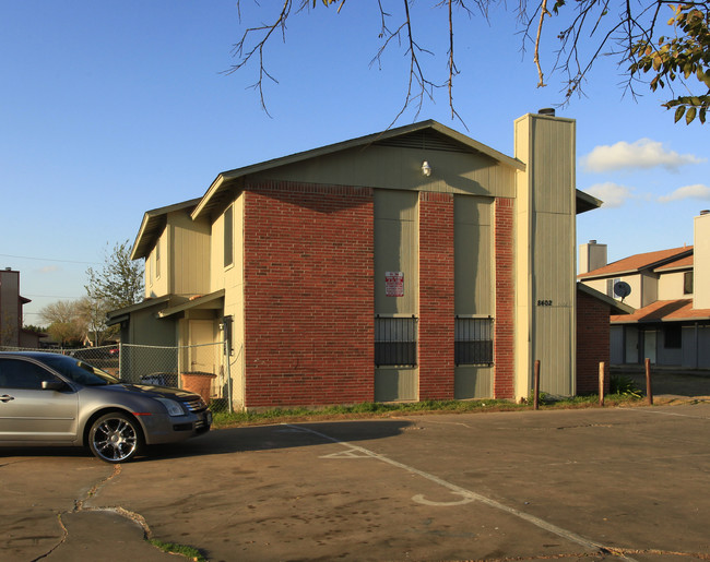 8402 Garcreek Cor in Austin, TX - Foto de edificio - Building Photo