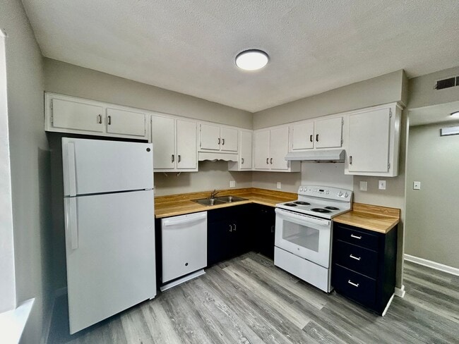 2 Bed/1.5 Bath Apartment-Rossville, GA