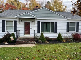 743 Lander Rd in Highland Heights, OH - Building Photo