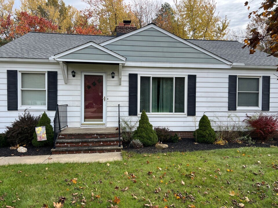 743 Lander Rd in Highland Heights, OH - Building Photo