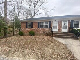 214 W Broaddus Ave in Bowling Green, VA - Building Photo