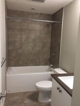 1958-1958 N Parallel Rd in Abbotsford, BC - Building Photo - Building Photo