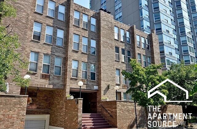 744 W Gordon Ter, Unit 201 in Chicago, IL - Building Photo