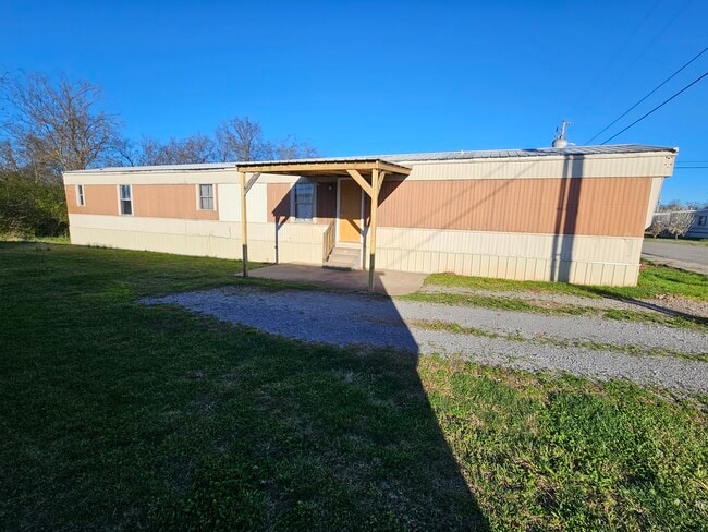 607 Tater Peeler Rd in Lebanon, TN - Foto de edificio - Building Photo