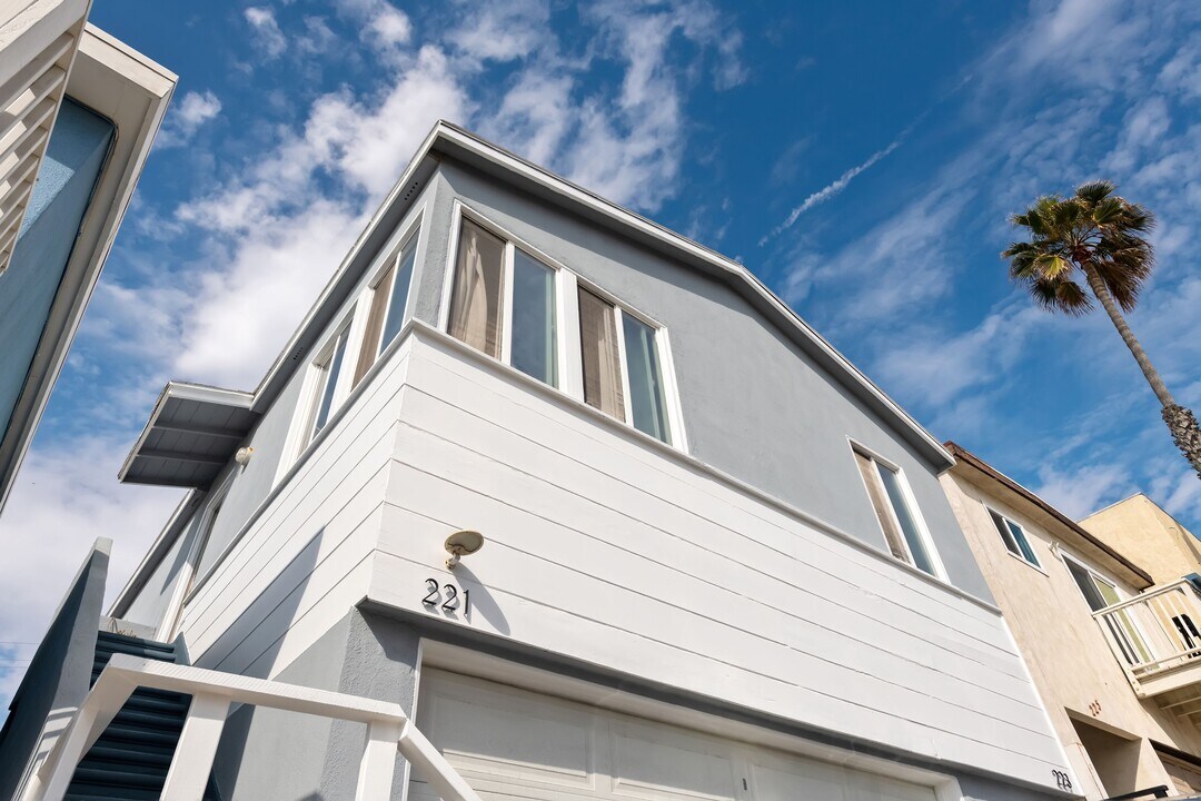 221 40th St in Manhattan Beach, CA - Building Photo