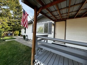 701 SW 14th St in Pendleton, OR - Foto de edificio - Building Photo
