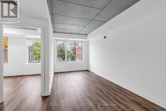 115-115 Larchmount Ave in Toronto, ON - Building Photo - Building Photo