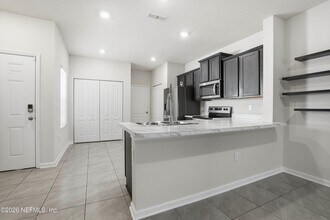 377 Aralia Ln in Jacksonville, FL - Foto de edificio - Building Photo