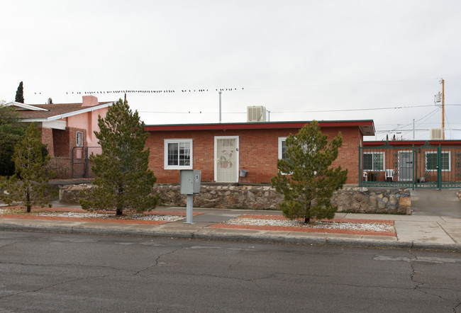 3827-3831 Morehead Ave in El Paso, TX - Foto de edificio - Building Photo