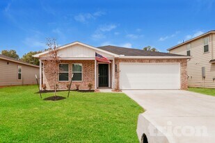 15673 Briar Frst Dr in Cut And Shoot, TX - Building Photo