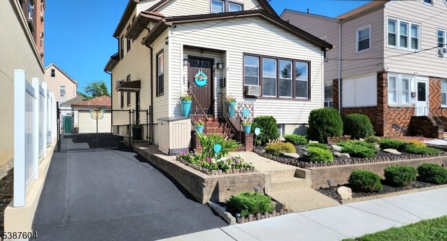 11 Banta Ave in Garfield, NJ - Building Photo - Building Photo