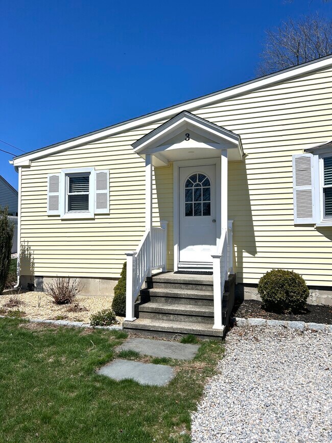 3 S Rd in East Lyme, CT - Building Photo - Building Photo