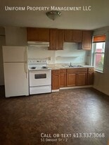 51 Dwight St in Chicopee, MA - Building Photo