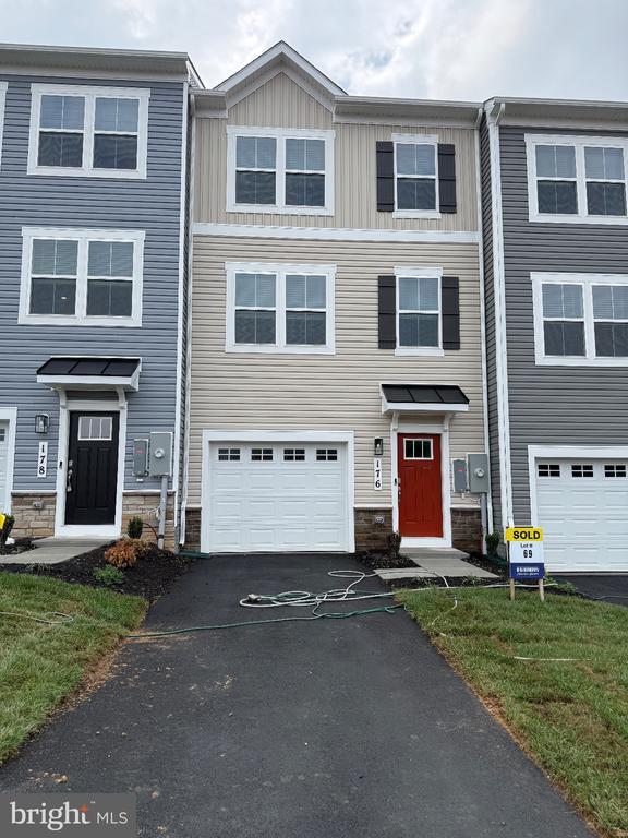 property at 174 Sioux Lp