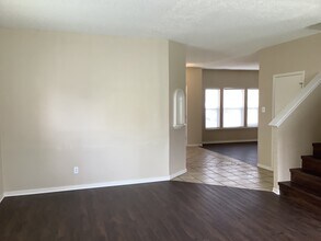 5734 N Attleburg Dr in McCordsville, IN - Foto de edificio - Building Photo