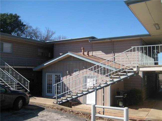 924 E Dean Keeton St-Unit -126 in Austin, TX - Foto de edificio - Building Photo