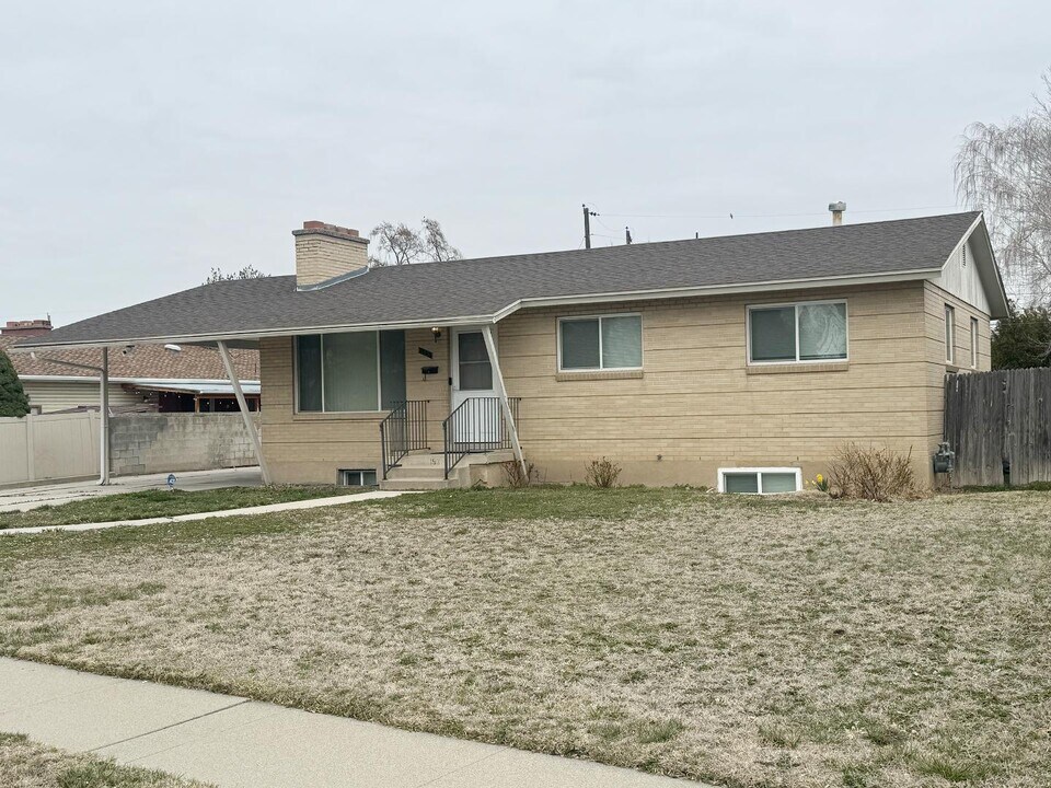 193 Nicoletti Dr in Midvale, UT - Building Photo