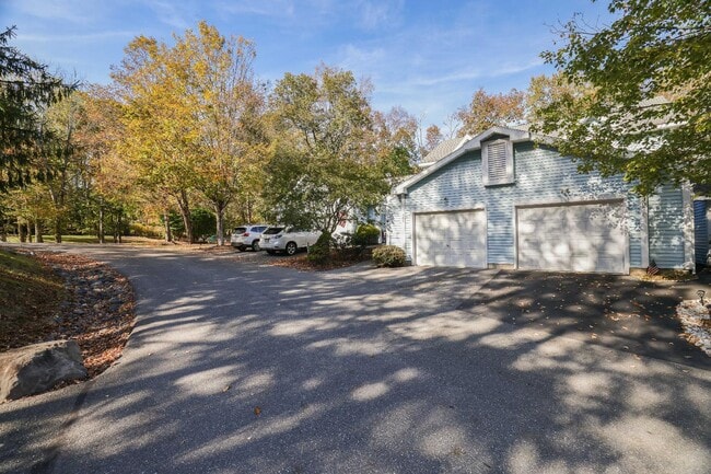 305 Inverness Dr in East Stroudsburg, PA - Building Photo - Building Photo