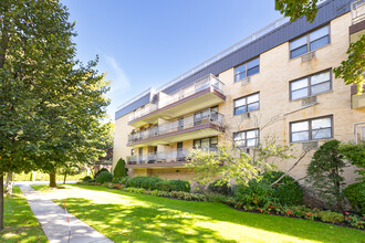 The Carlyle in Great Neck, NY - Building Photo - Building Photo