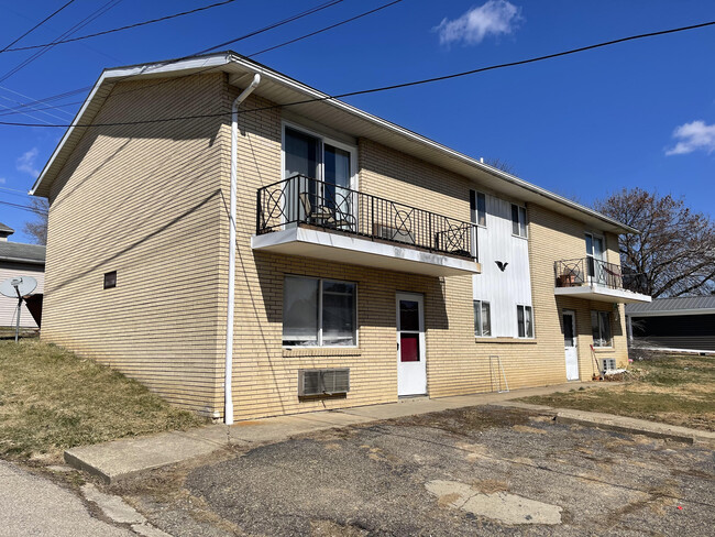 119 Thompson Ave in New Concord, OH - Building Photo - Building Photo