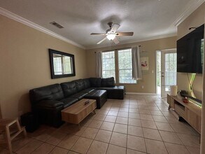 1142 SW 9th Rd in Gainesville, FL - Building Photo - Building Photo