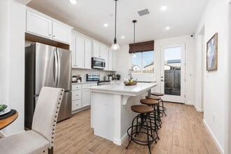 6623 E Crimson Dr in Fresno, CA - Building Photo - Building Photo