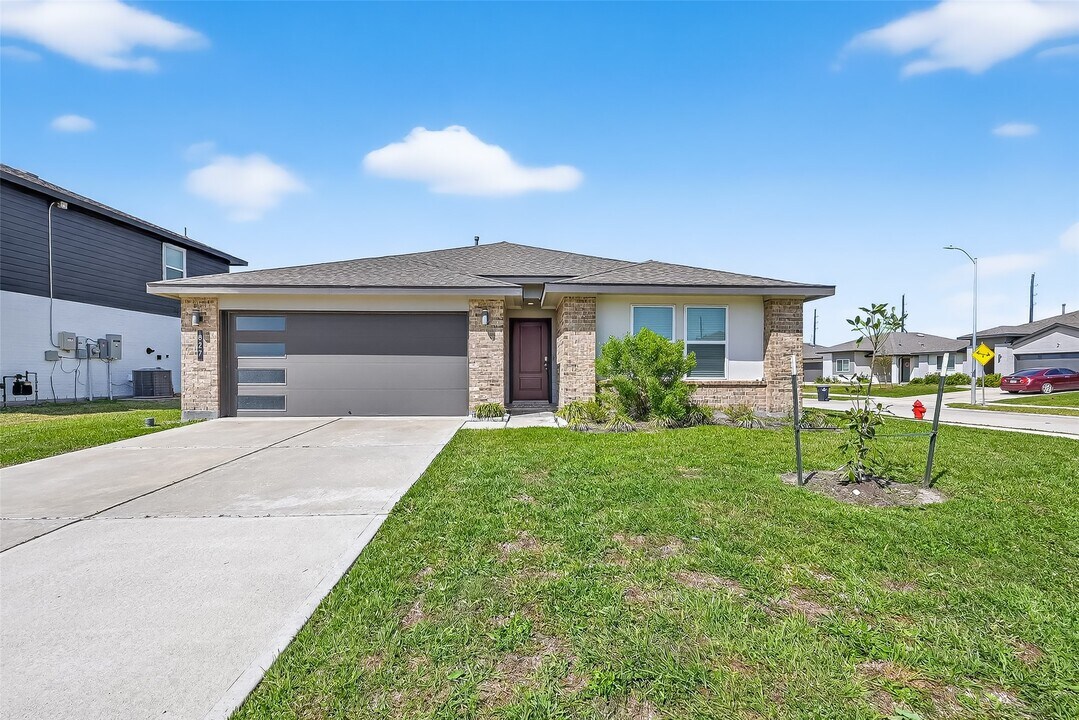 827 Silver Kettle Dr in Arcola, TX - Building Photo