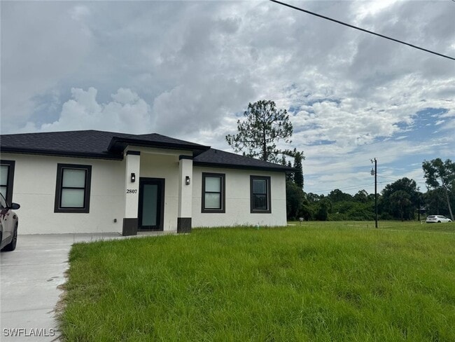 2807 Leeland Heights Blvd in Lehigh Acres, FL - Building Photo - Building Photo