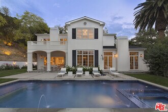 3815 Valley Meadow Rd in Los Angeles, CA - Foto de edificio - Building Photo