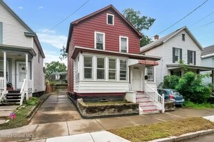 1688 Lake Blvd in Schenectady, NY - Building Photo