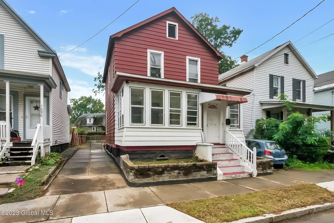 1688 Lake Blvd in Schenectady, NY - Building Photo