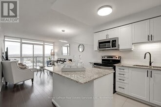 1940 Ironstone Dr in Burlington, ON - Building Photo - Building Photo