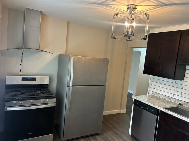 719 S Jefferson St, Unit 1st w walk out basement in Lockport, IL - Building Photo - Building Photo