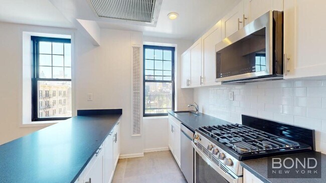 240 Waverly Pl in New York, NY - Building Photo - Building Photo