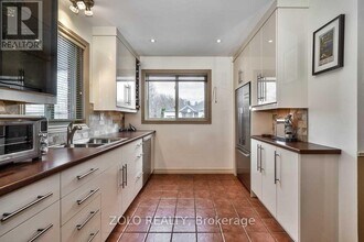 2339 Redfern Rd in Burlington, ON - Building Photo - Building Photo