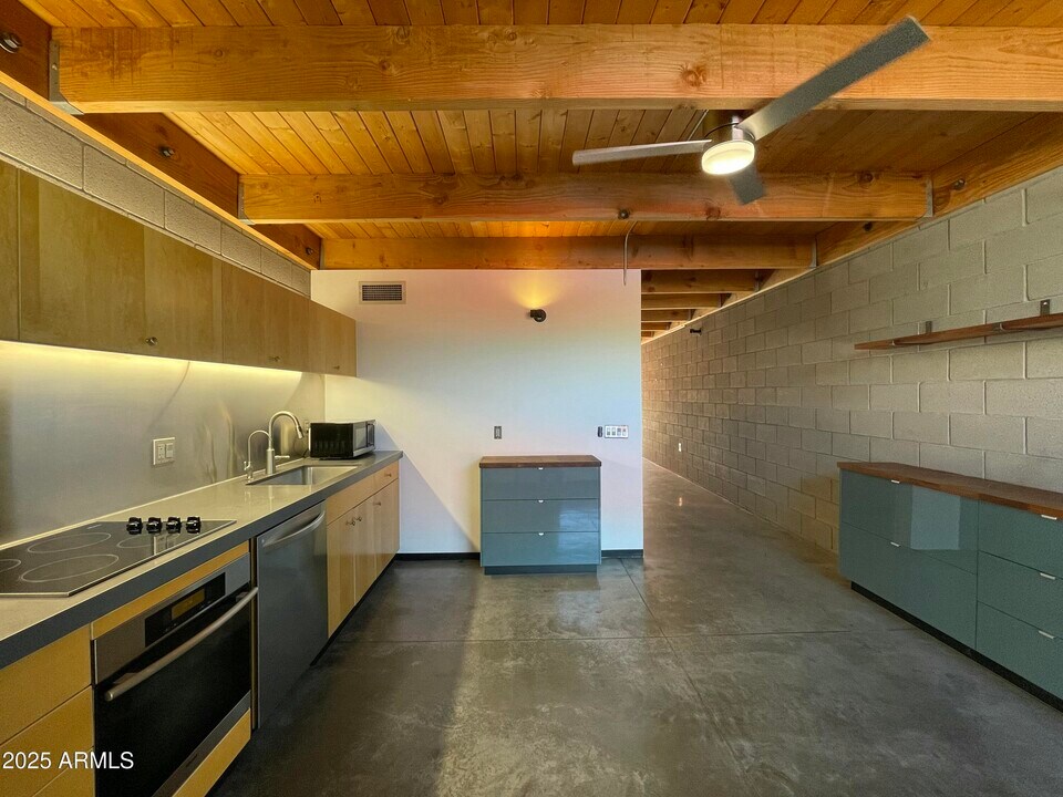727 E Portland St in Phoenix, AZ - Building Photo