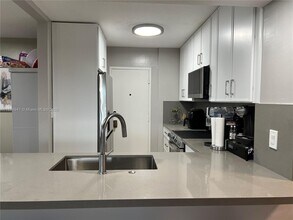 1625 SE 10th Ave in Fort Lauderdale, FL - Building Photo - Building Photo