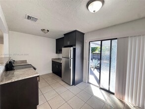 4851 SW 44th Ave in Fort Lauderdale, FL - Building Photo - Building Photo