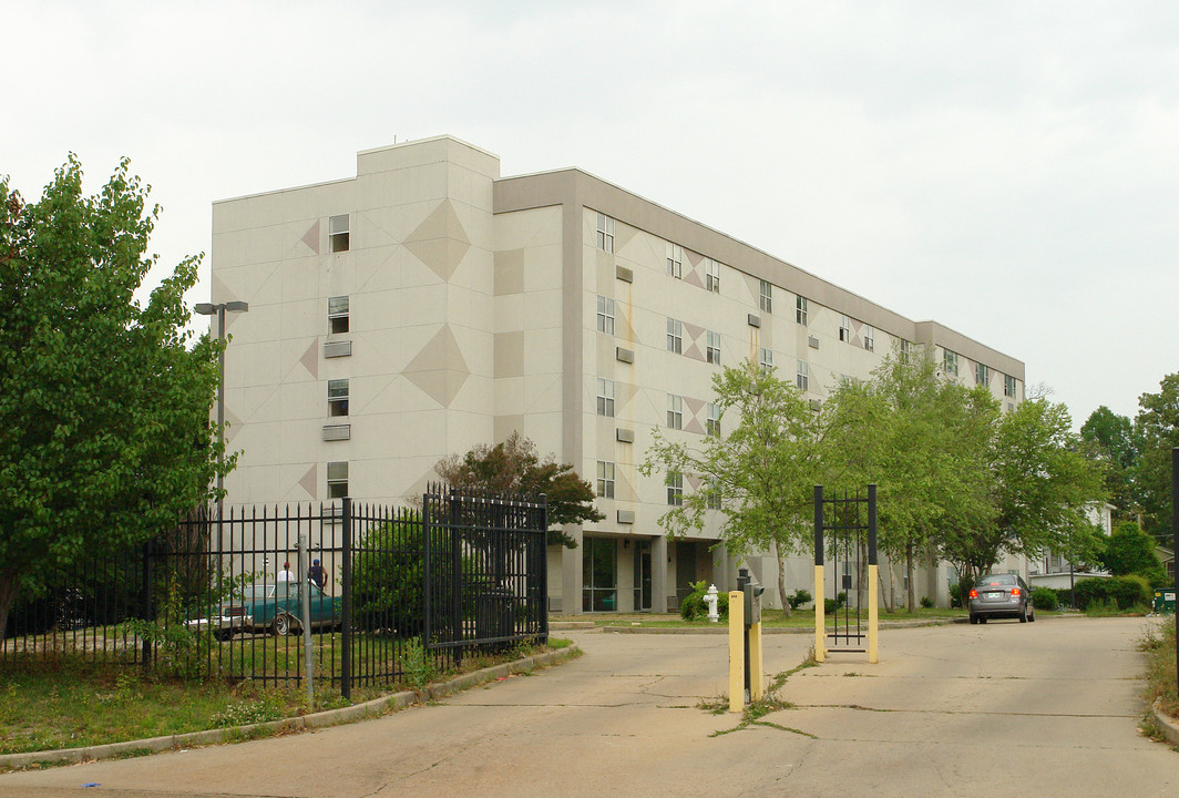 Jackson Manor Apartments in Jackson, MS - Building Photo