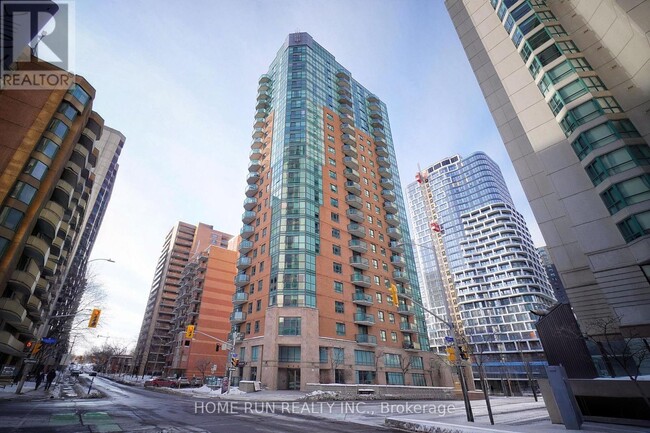 445-445 Laurier Ave W