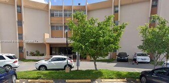 9678 Fontainebleau Blvd in Miami, FL - Building Photo