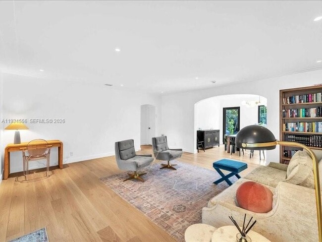 property at 920 W 47th Ct