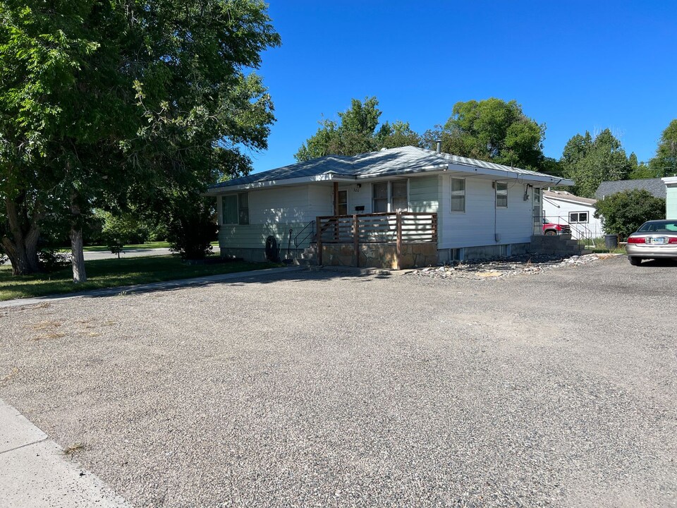 320 S 1st St in Riverton, WY - Building Photo