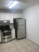 711 N Pine Island Rd-Unit -212 in Plantation, FL - Foto de edificio - Building Photo