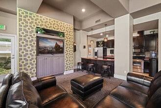 Villa Siena in Costa Mesa, CA - Foto de edificio - Building Photo